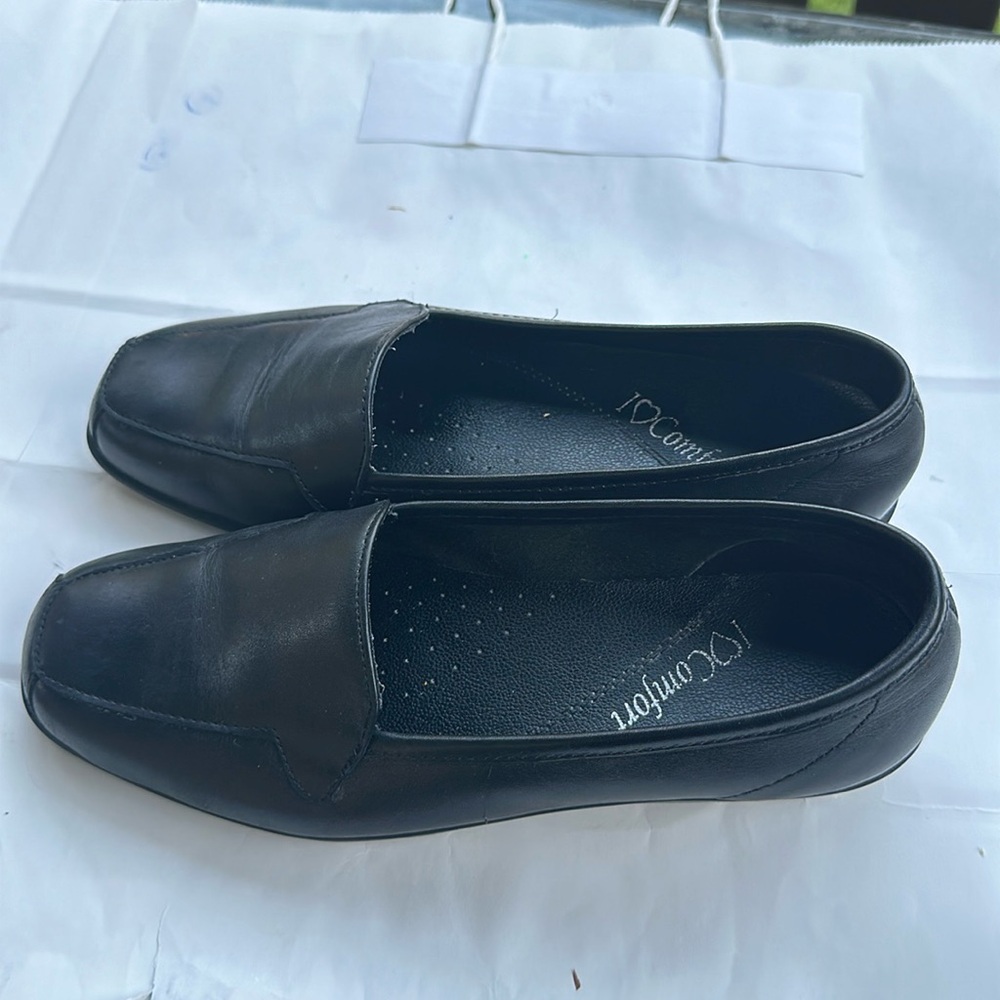 Black shoes size 7M